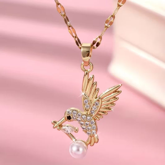 Gold Hummingbird Pendant Necklace – Elegant Women’s Jewellery