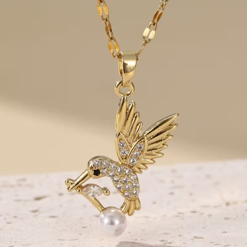 Gold Hummingbird Pendant Necklace – Elegant Women’s Jewellery
