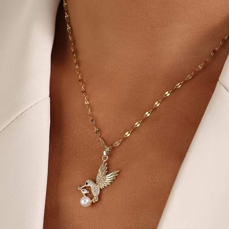 Gold Hummingbird Pendant Necklace – Elegant Women’s Jewellery