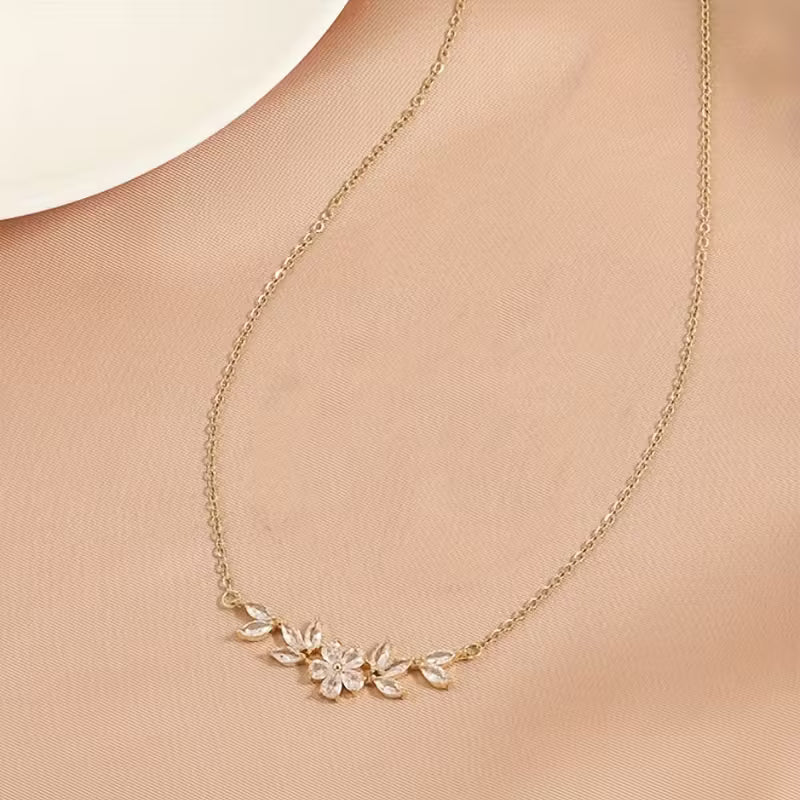 Elegant Floral Leaf Pendant Necklace for Women