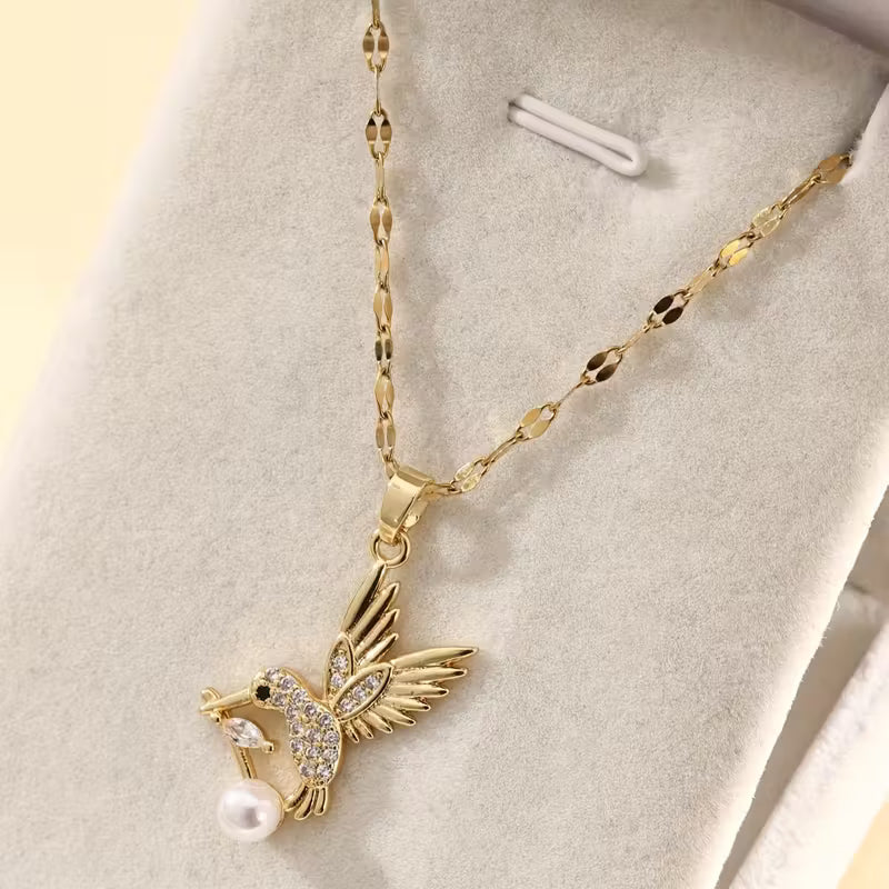 Gold Hummingbird Pendant Necklace – Elegant Women’s Jewellery
