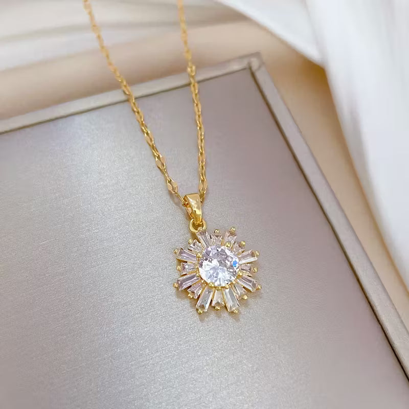 Geometric Snowflake Necklace – Elegant Gold Jewellery
