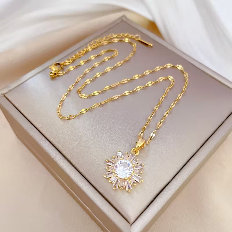 Geometric Snowflake Necklace – Elegant Gold Jewellery