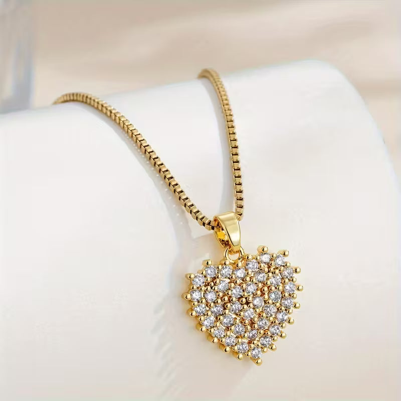 Golden Heart Pendant Necklace – Unisex Streetwear Jewellery